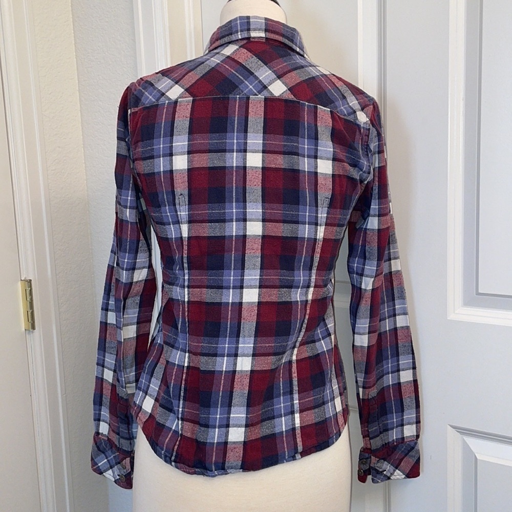 TNA classic flannel shirt in red and blue in women’s size small - Picture 5 of 9